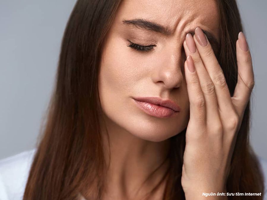 nháy mắt trái ở nữ và nam được xem là điềm báo khác nhau theo dân gian